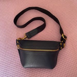 BLACK FANNY PACK